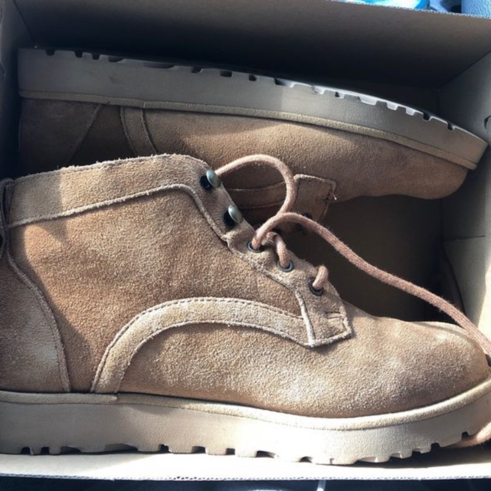 Size 7 women ugg boots